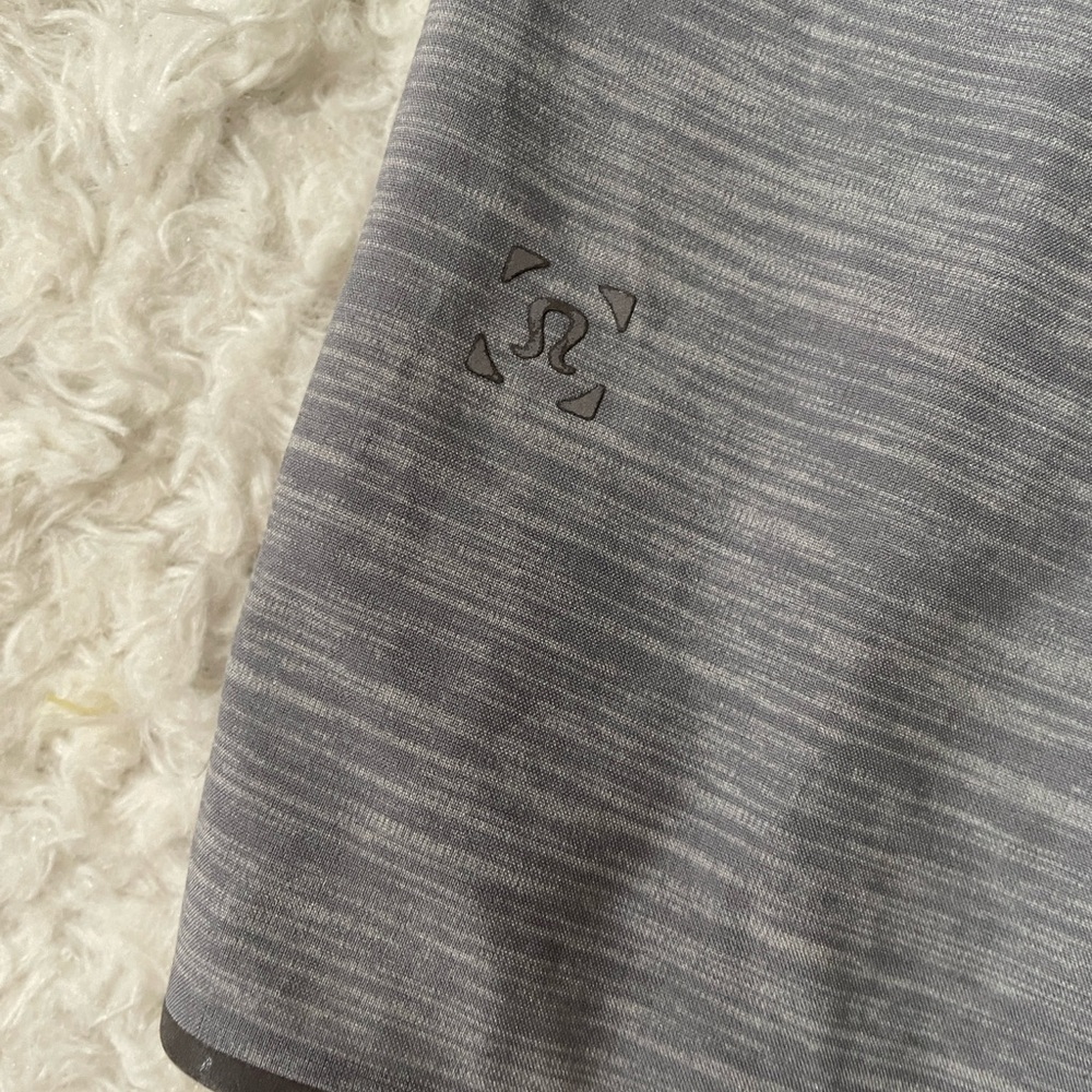 Lululemon men’s Gray men’s Shorts - Picture 5 of 11